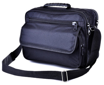 CZARNA POZIOMA TORBA MĘSKA Z KLAPĄ NA RAMIĘ I ŚNIADANIE DO PRACY